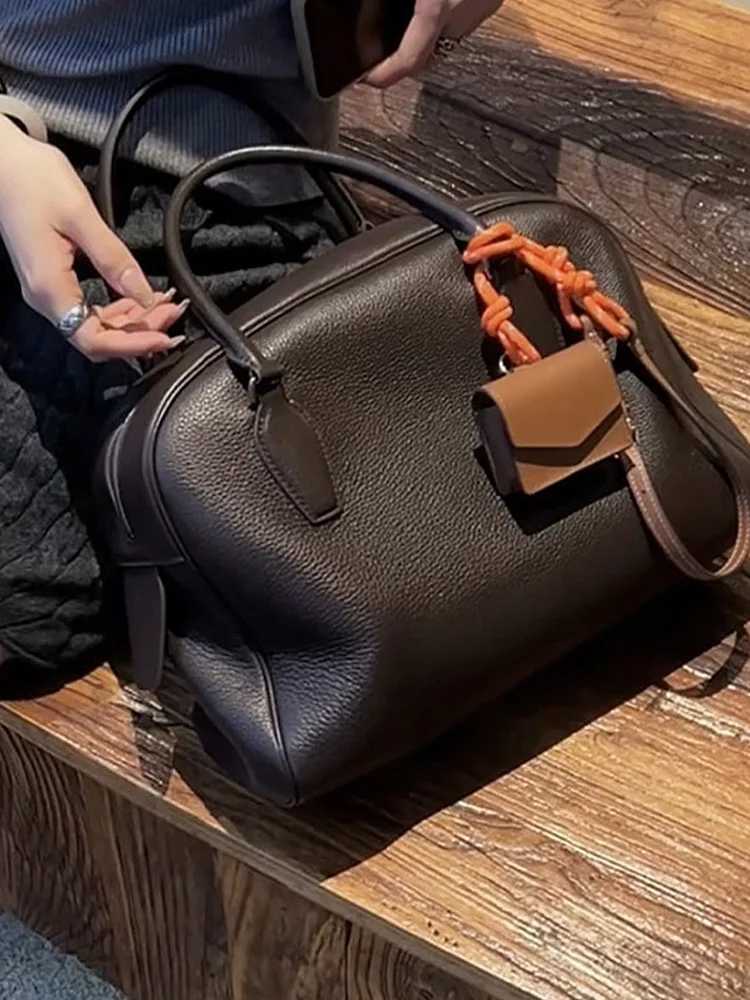 

Large Capacity Leather Tote Bag Women's 2026 New Style Commuter Handbag Shoulder Bag Bowling Boston Bag Soft Handle British S...