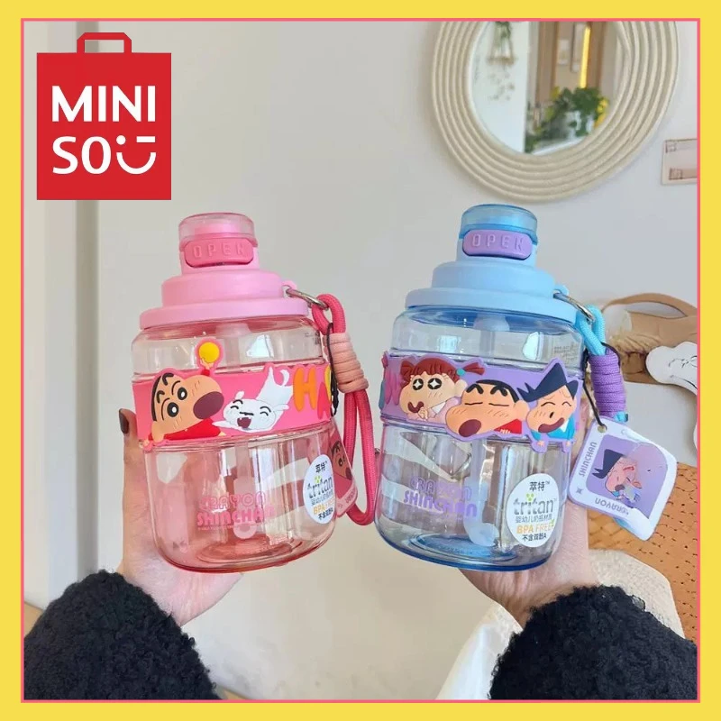 

MINISO Crayon Shin-chan Large-capacity Water Bottles Portable Straw Cups 930ml Cartoon Peripheral Children Birthday Holiday Gift