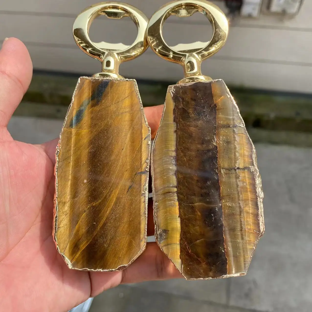 

1PCS Natural Crystal Tiger's-Eye Quartz Gem crafts Beer bottle opener Bar utensils Creative gifts