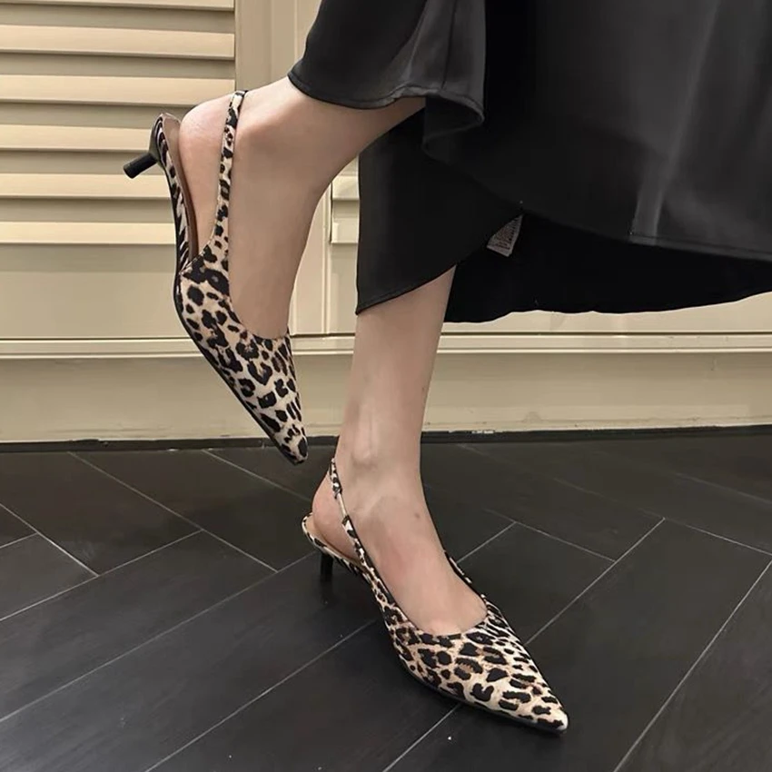 Scarpe da donna con stampa leopardata Design Vintage eleganti sandali con tacco basso Slingbacks Sexy Shallow Party Office Lady Shoes