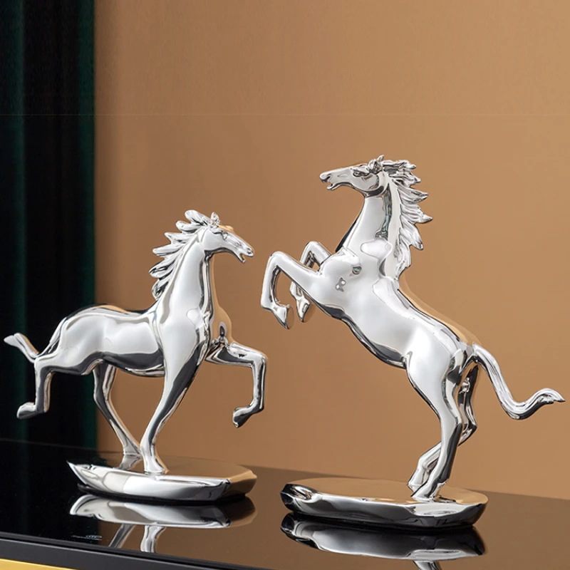 

Creative High-end Horse Decoration, Luxury Tabletop Art and Crafts, Office Wine Cabinet, Simple Resin Decoration, Opening Gift