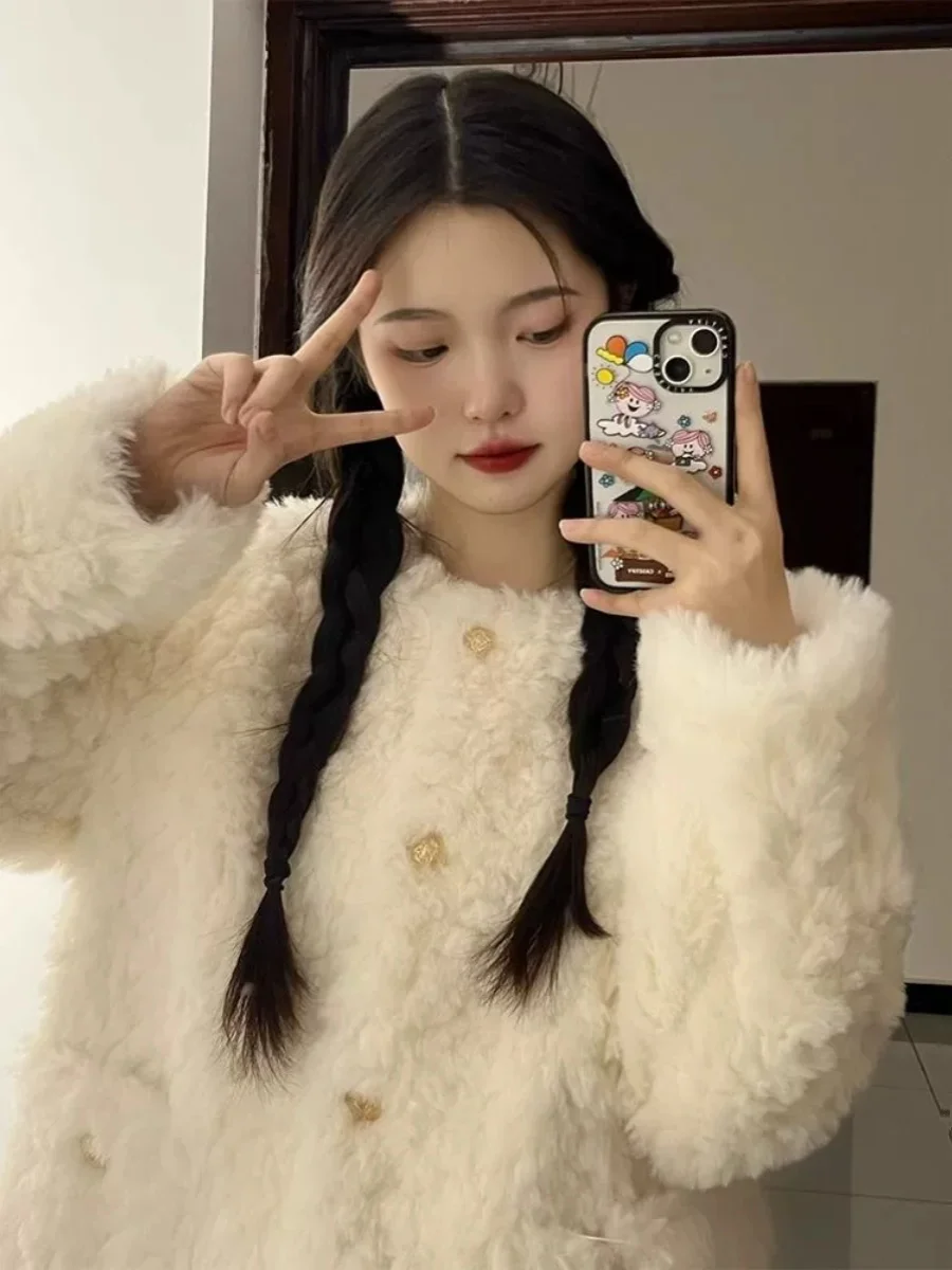 

Новая женская утепленная куртка из овечьей шерсти 2025 года, свободного кроя, с круглым вырезом и застежкой на пуговицы