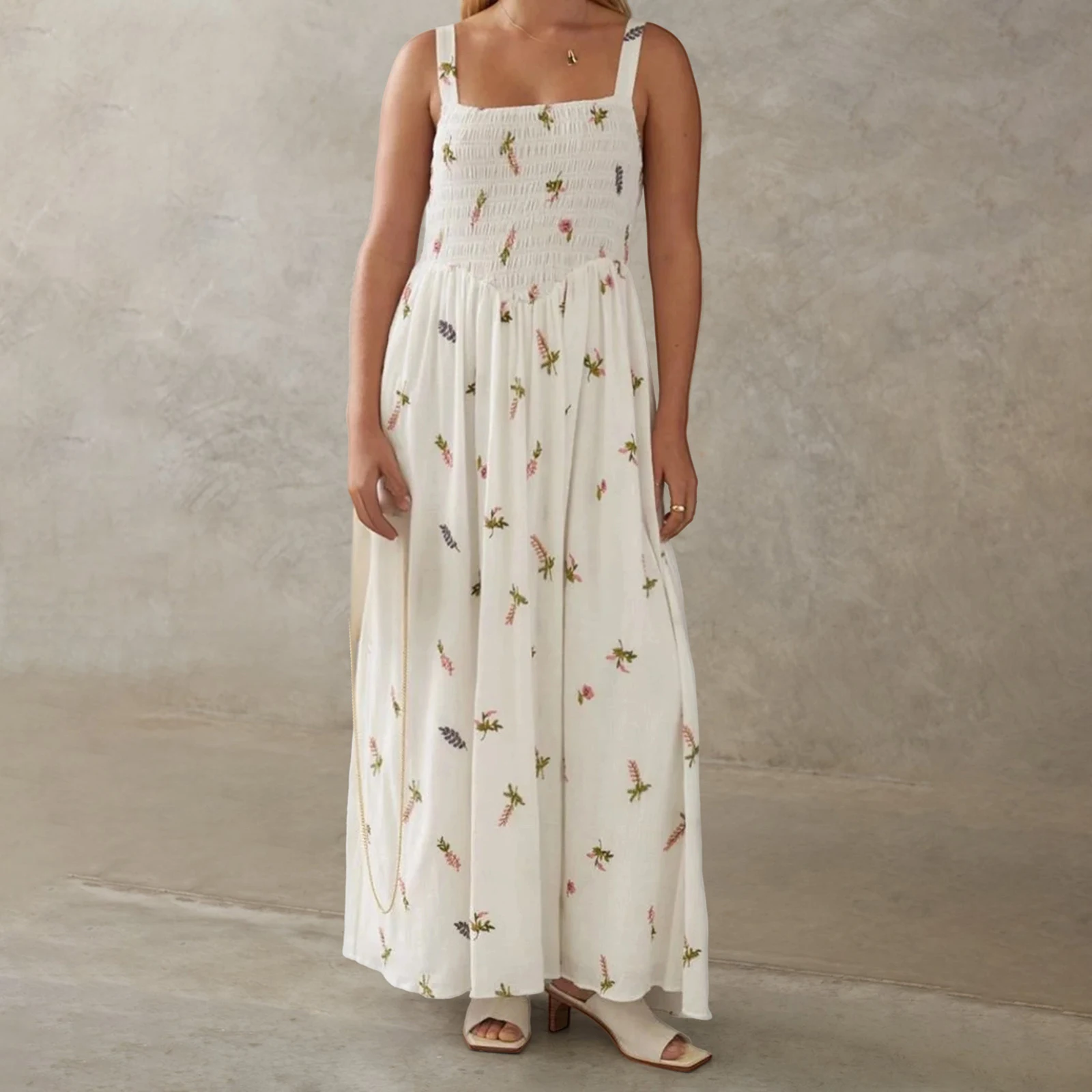 Abito lungo floreale da donna di nuova moda con scollo quadrato smockato senza maniche abito a trapezio per l'estate quotidiana all'aperto SML