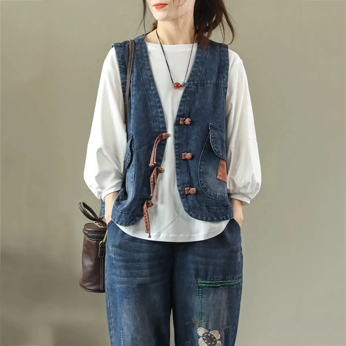 

2026 New Chinese Style Vintage Denim Vest Women Waistcoat Short Sleeveless Jacket Loose Jeans Vests Female Casual Tops Outerwear