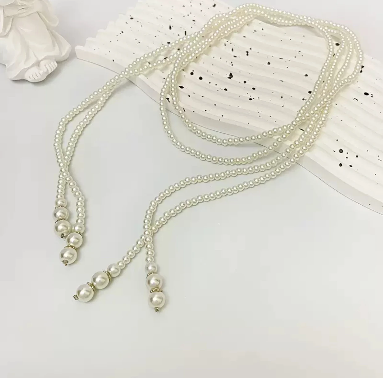 Collana di perle dal design di lusso da donna, stile lungo, sensazione di fascia alta, catena per colletto alla moda, catena cardigan di perle, semplice