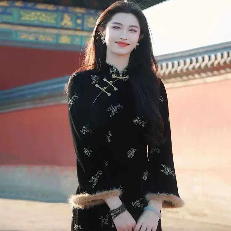 Ling Qian Zihe Yumo 2024 nuevo estilo chino Retro falso de dos piezas bordado pelo de visón cintura vestido Cheongsam ajustado