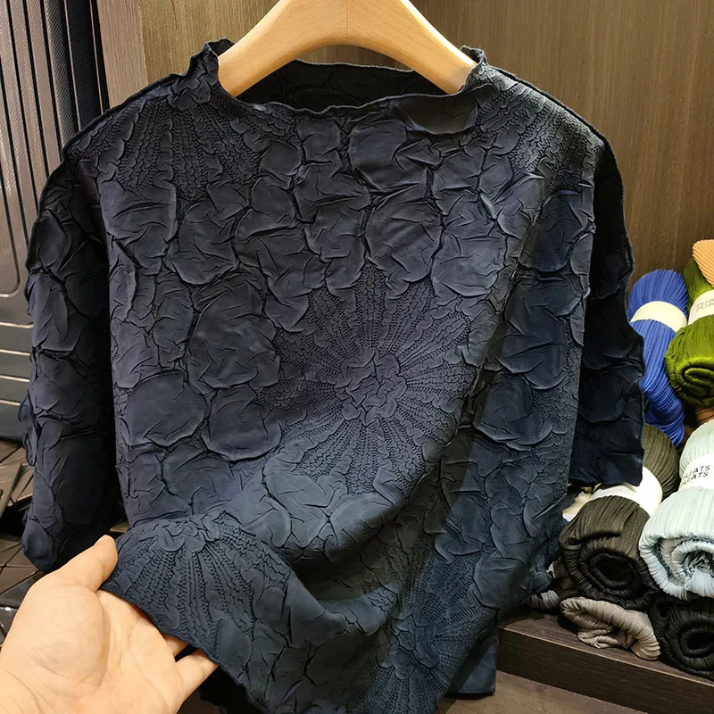 Miyake Pleats Summer New 2025 Embossed Tops Women Short Loose Fashion Design T-Shirt Pleats Bat Sleeve Niche Comfortable Casual
