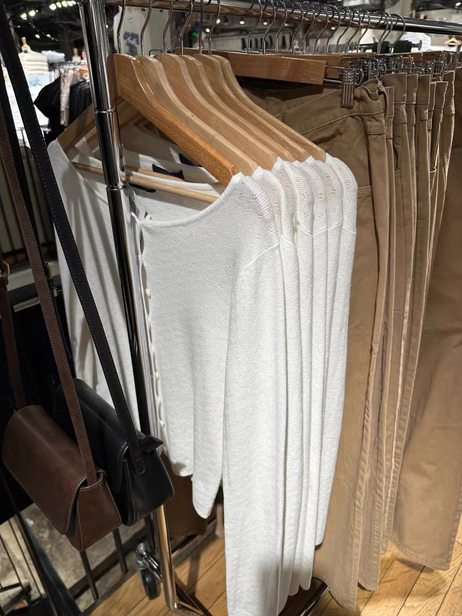 เสื้อคาร์ดิแกนถักตาข่ายสีขาวสำหรับผู้หญิง ฤดูใบไม้ร่วง คอวี ติดกระดุมแถวเดียว ผ้าฝ้ายถัก สไตล์หวาน เรียบง่าย สไตล์พรีปปี้ เสื้อสเวตเตอร์ Y2k