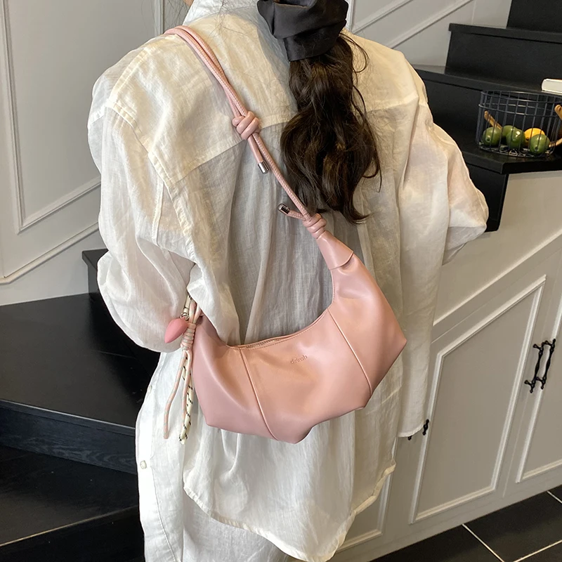 الجانب الأيسر الصغيرة بولي سرج سرج جلدي حقائب كروسبودي للنساء 2025 الاتجاه الجديد ريترو حقيبة كتف السيدات حقائب اليد والمحافظ الرجعية