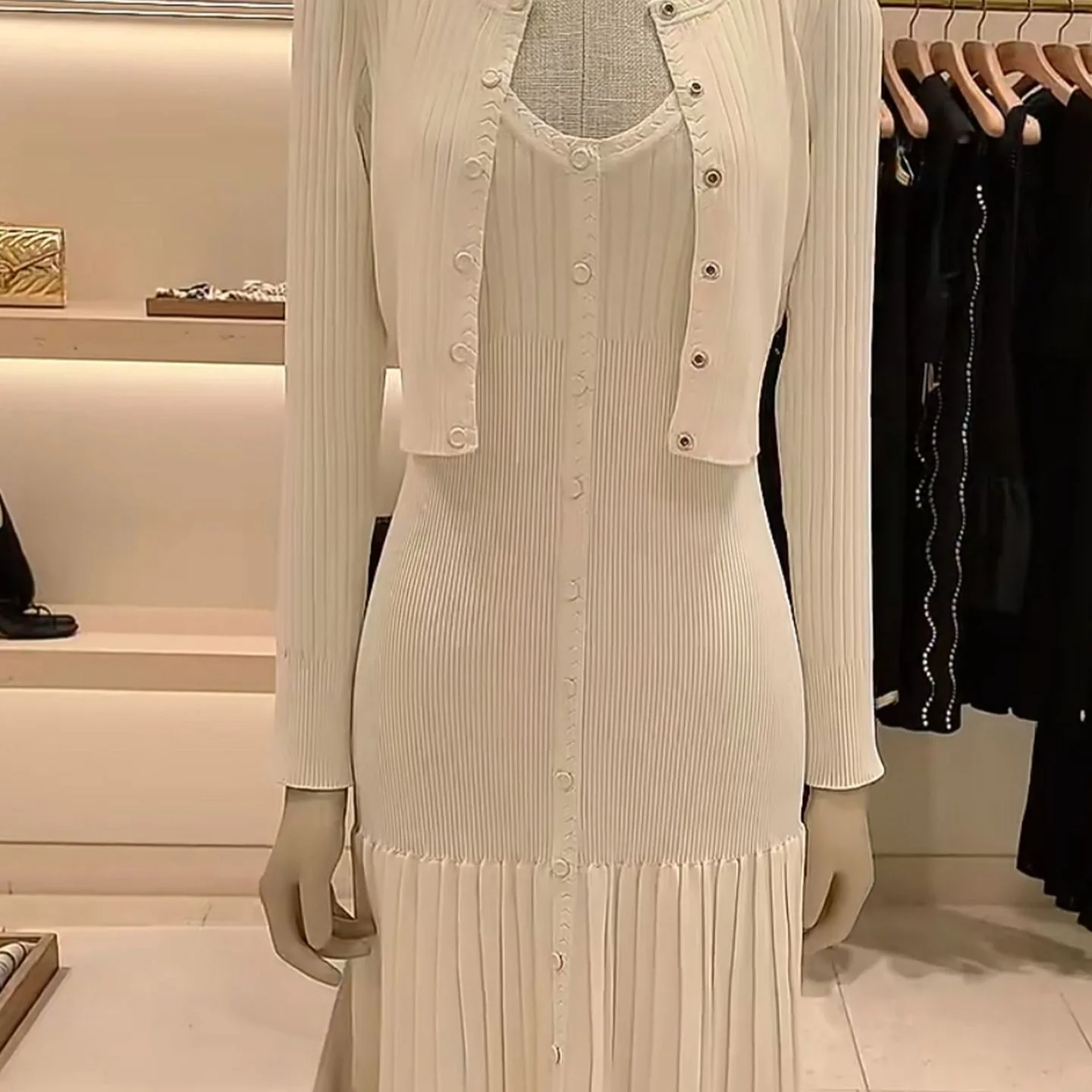 

2025 autumn and winter women's new knitted dress two-piece suit sleeveless hanging dress or long-sleeved elegant ladies cardigan