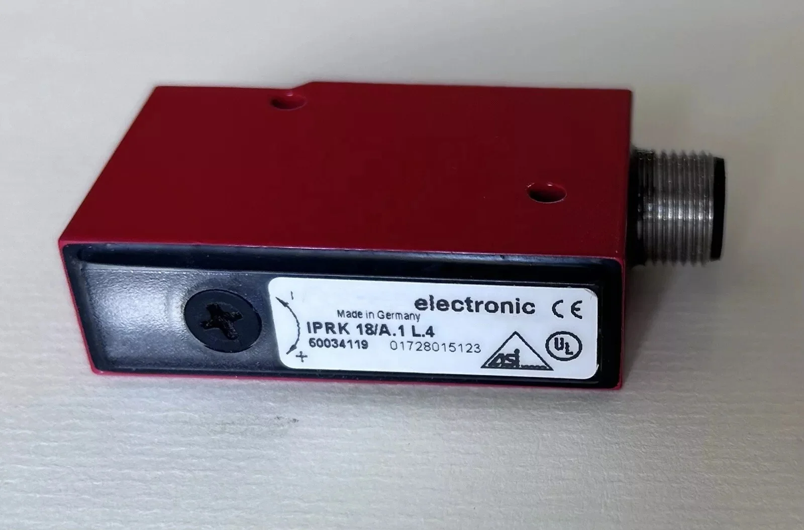 For*-Original New Photoelectric Sensors IPRK 18/A.1 L.4 50034119 IPRK 95/44 L.2 50022680 IPRK 18/V L.03 50106974/.