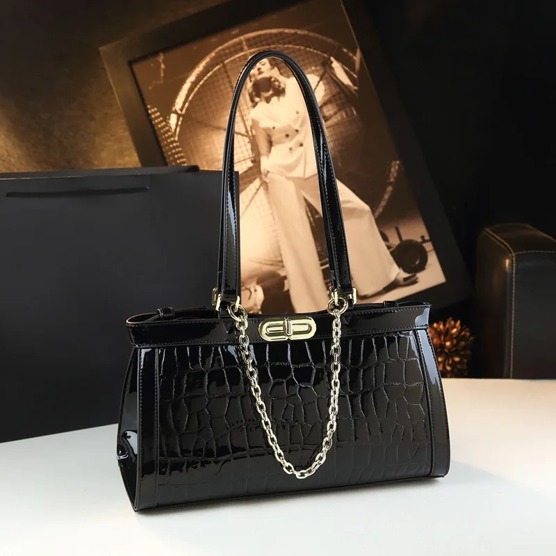 

Fashionable soft leather women's bag, 2026 new niche design, women's versatile chain bag