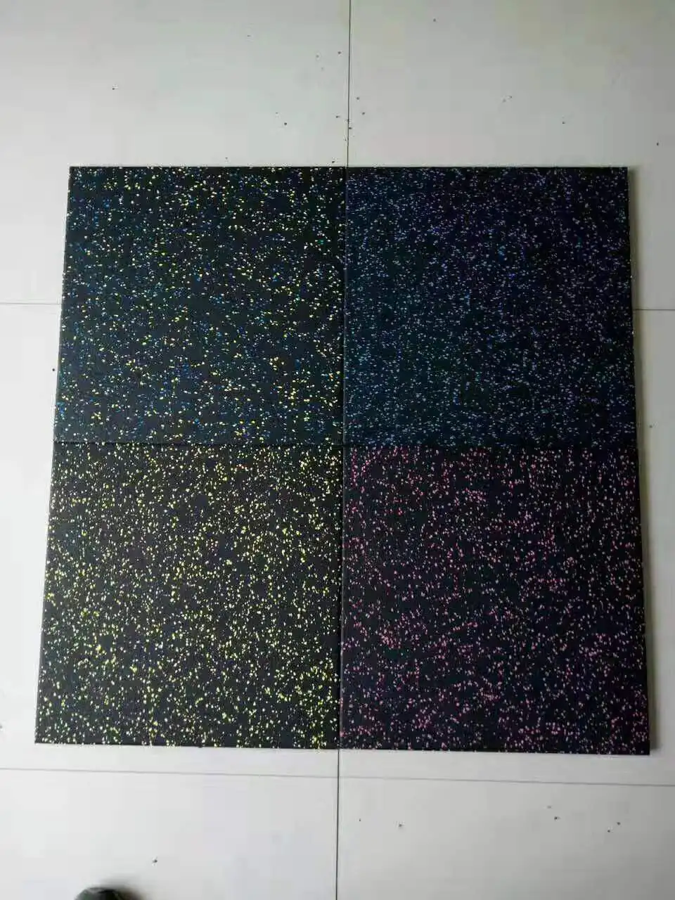 Günstiger Preis Langlebiger Gummiboden für Cross-Fitness-Gymnastik