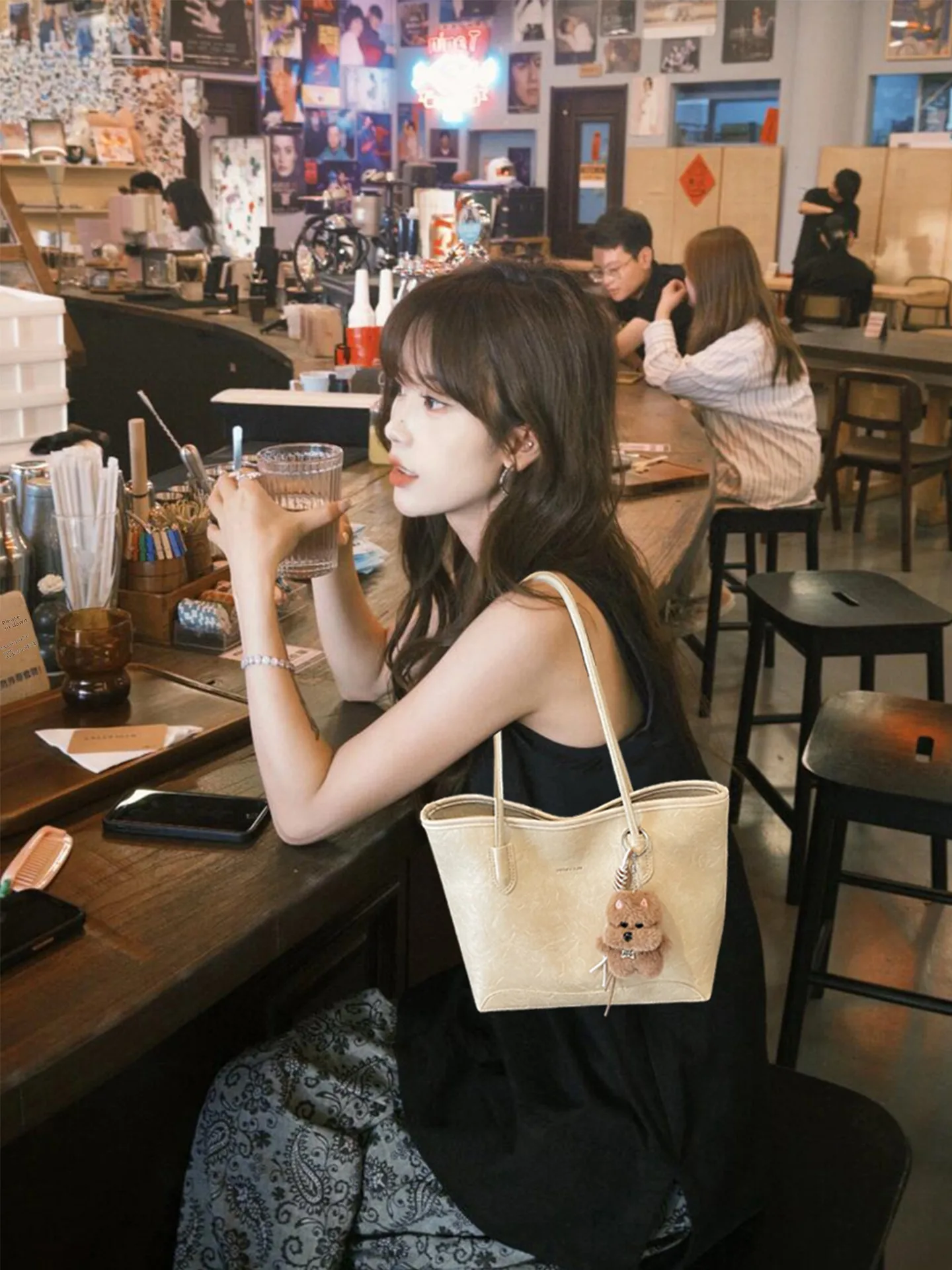 elegante-bolso-tote-blanco-para-mujer-gran-capacidad-de-hombro-sensacion-premium-moderno-minimalista-novedad-2026