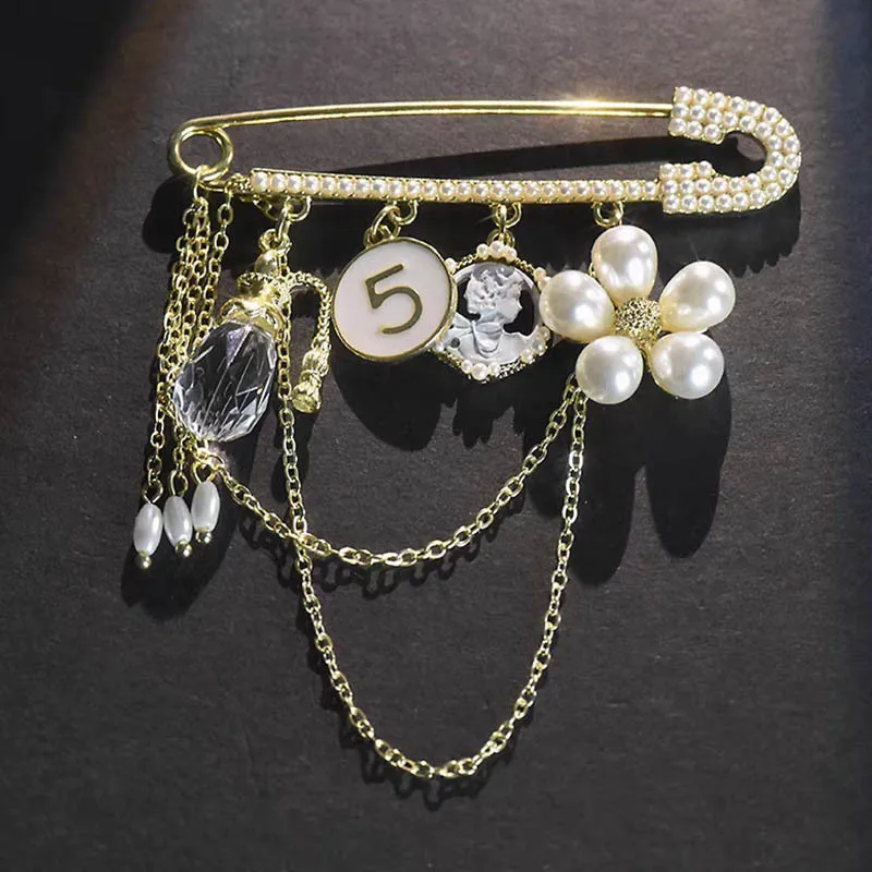 

Высококачественная брошь с хрустальным жемчугом и цветком, высококачественная булавка с кисточками, женские высококачественные и нишевые аксессуары для броши