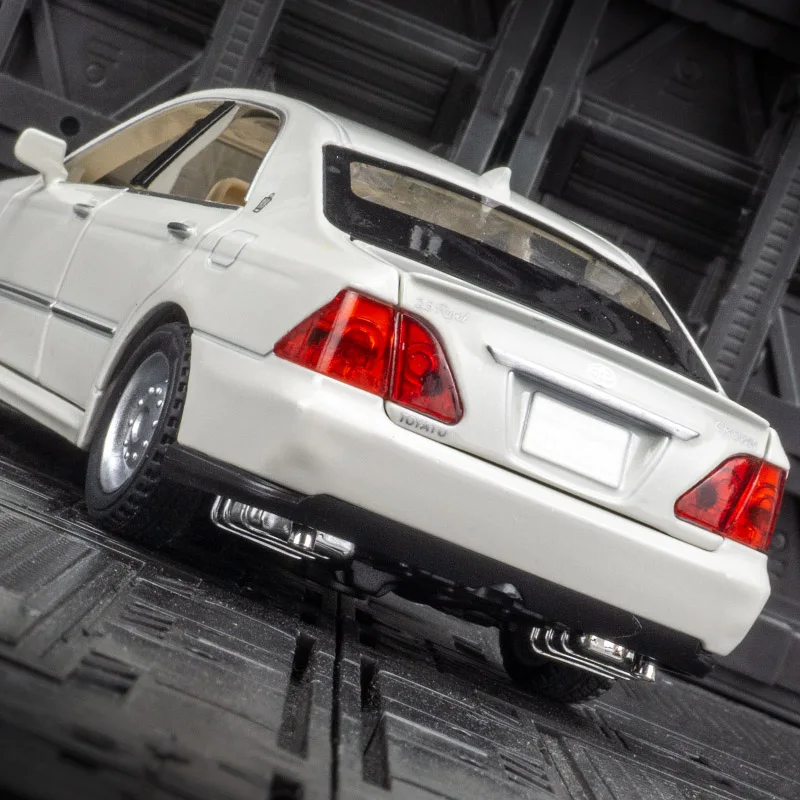 Modelo de coche de aleación Toyota Crown de 12a generación, puerta de juguete acústico-óptico extraíble para niños y maletero del capó, se puede abrir, 1/32