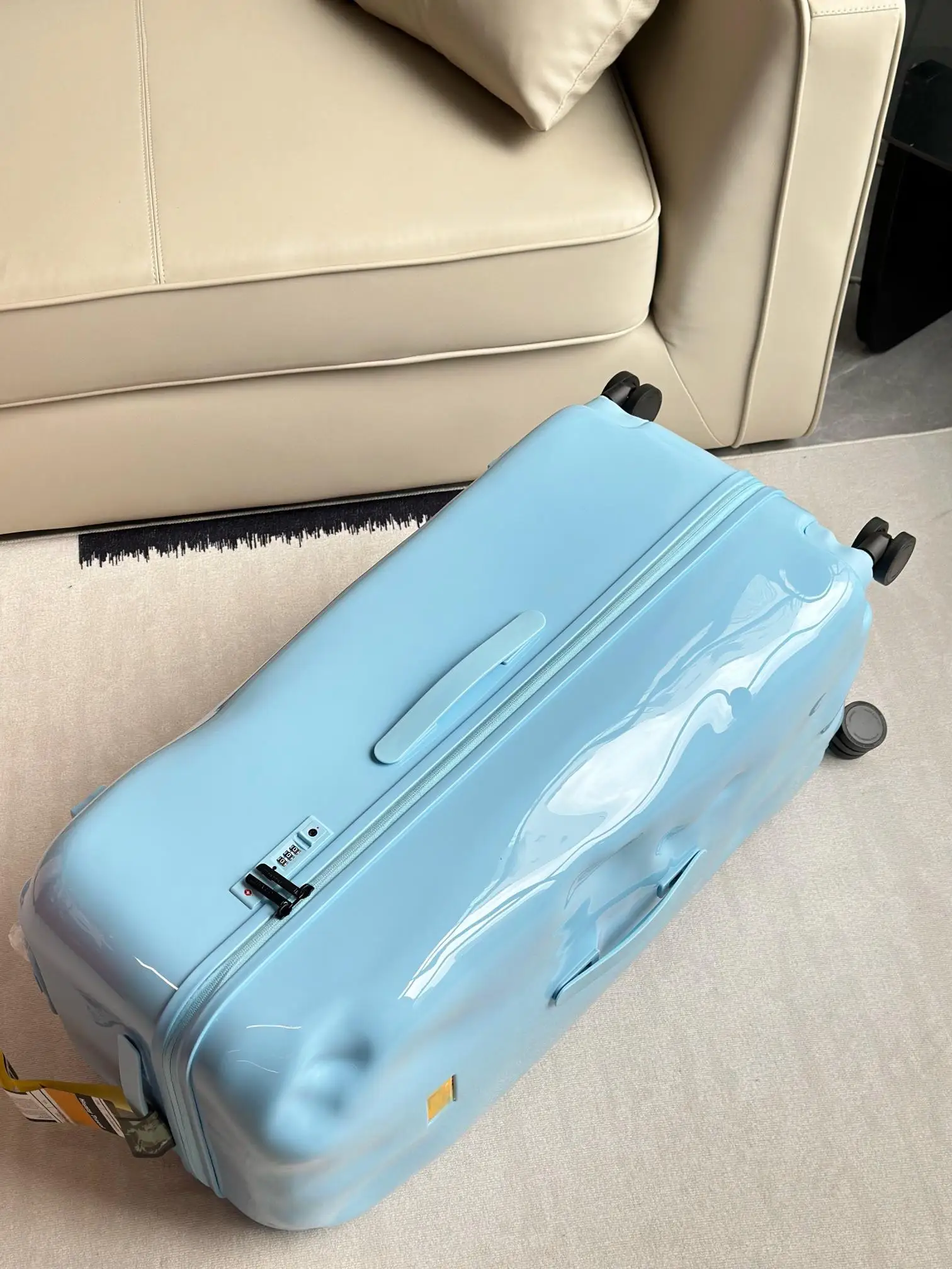 

Stylish Suitcases/travel Cases/rolling Cases with A Unique Distressed Appearance, Novel Design, Lightweight and Easy To Carry.