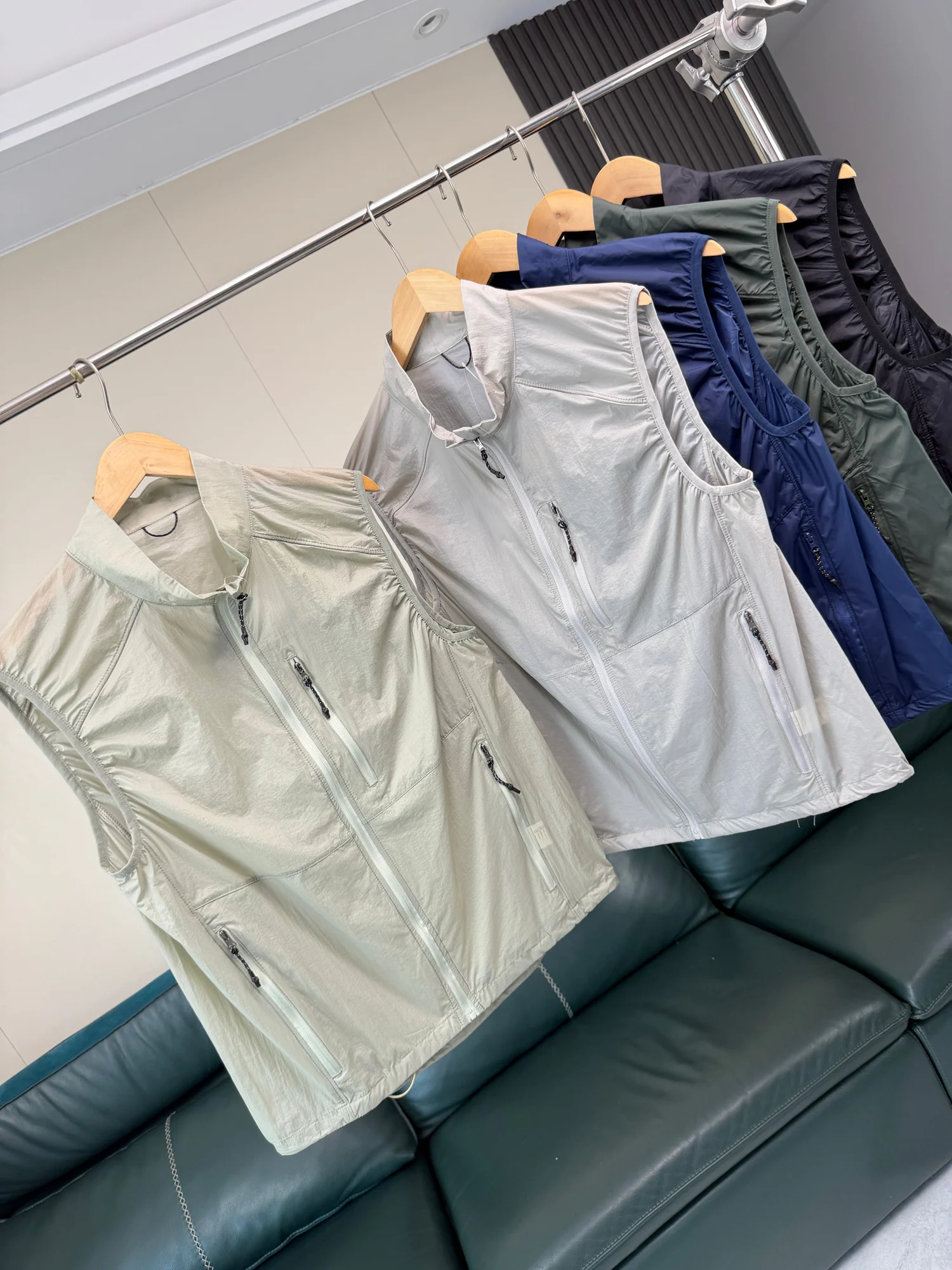 Casual Breathable Men's Vest Summer Outdoor Three-Proof Thin Standard Fit Fashion Urban Style Youth Daily Wear Stand Collar