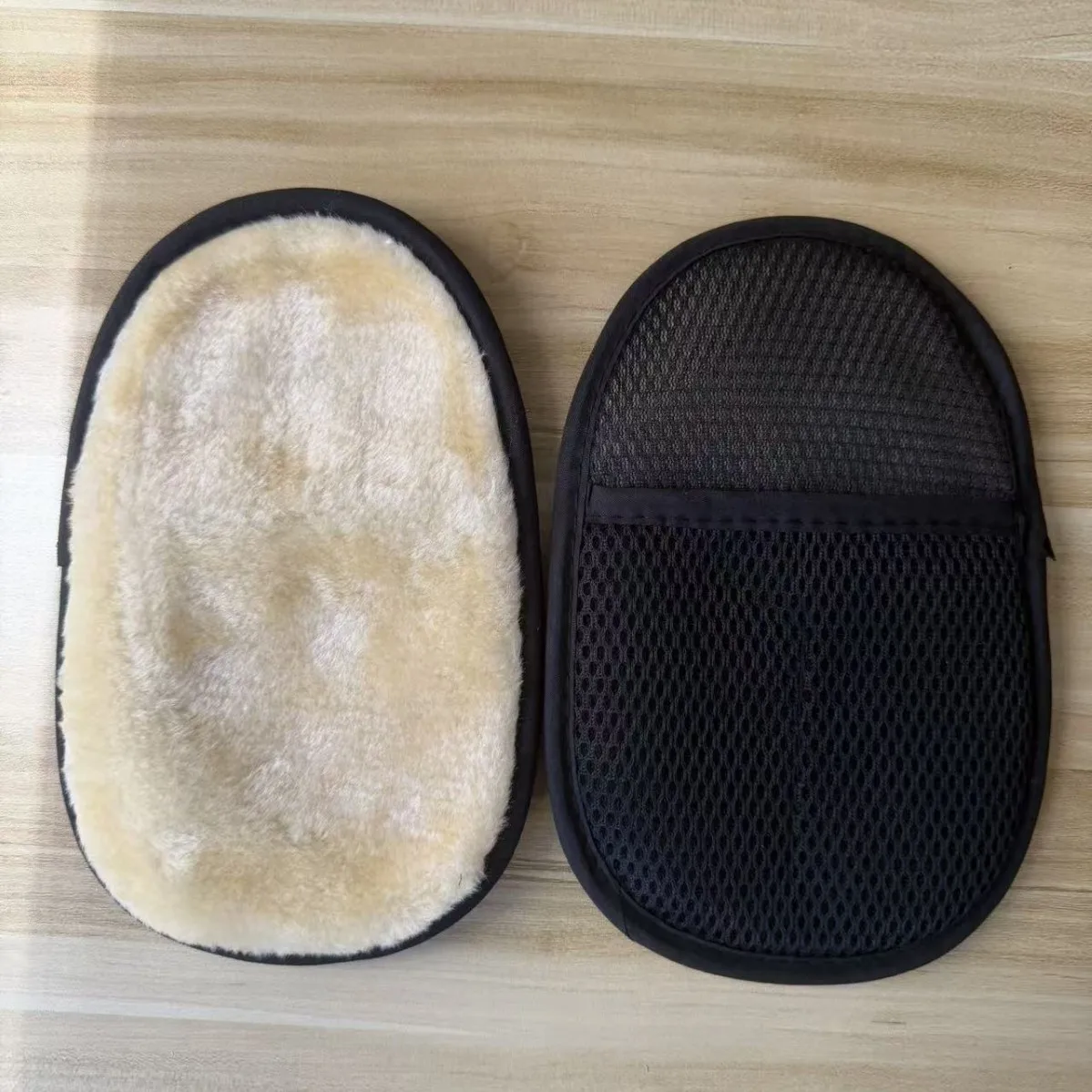 Microfiber Wool Car Wash Mitt, Lint-Free Scratch-Free Glove for Auto Detailing, Cleaning & Waxing, Absorbent Car Care Tool view 5