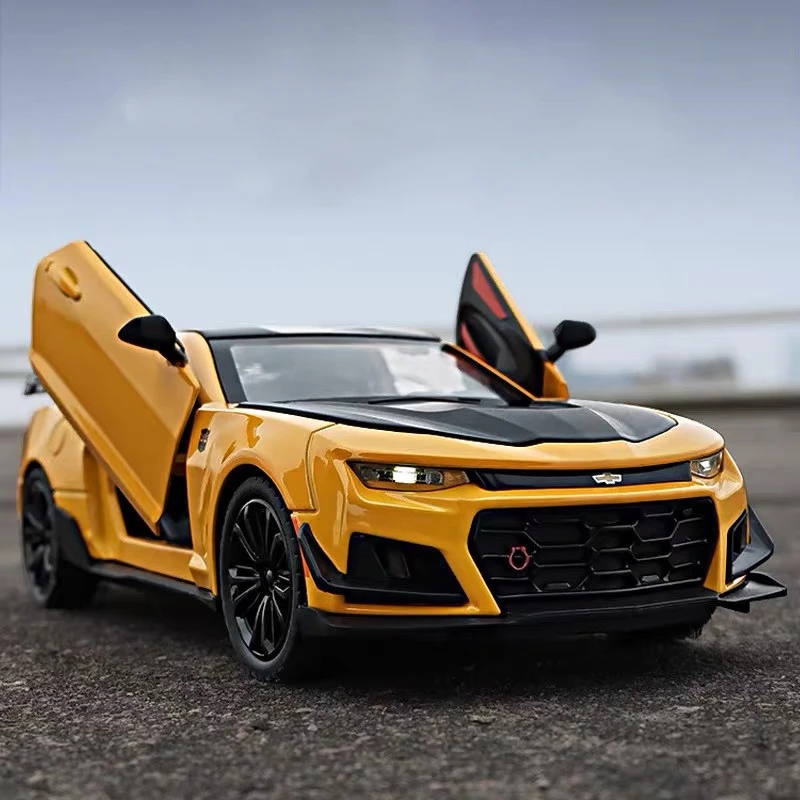1:24 Chevrolet Camaro Bumblebee Alloy Miniature Car Diecast Metal Scale Model Vehicles Sound&Light Collection Children Toy Gifts