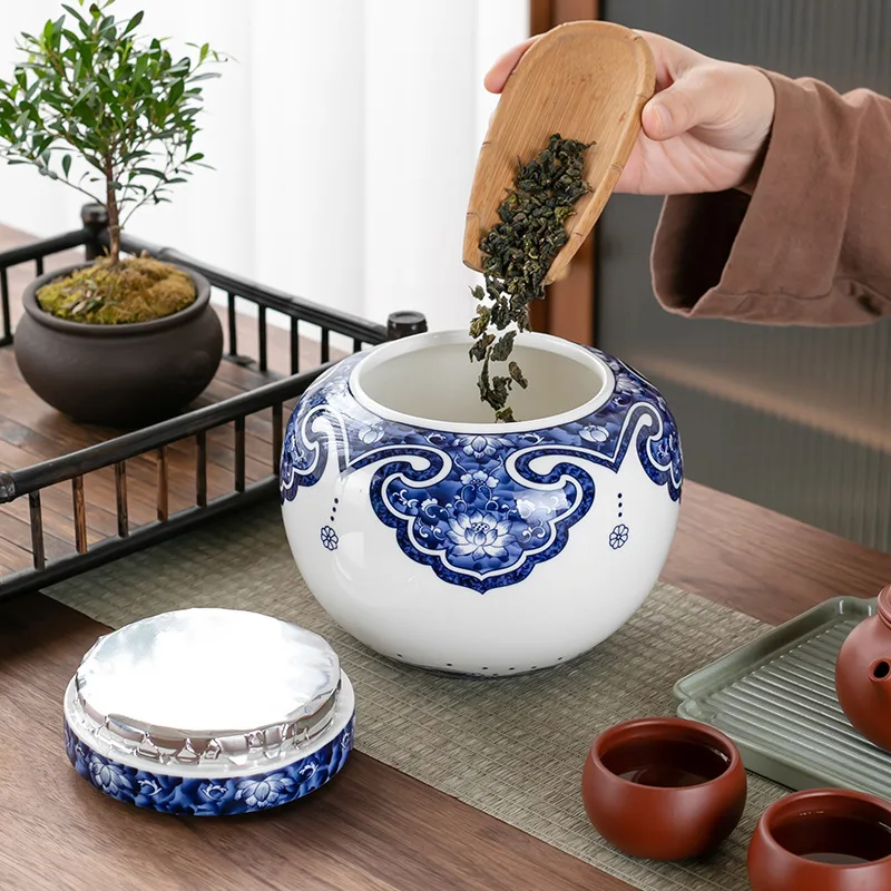 Chinese Style Blue and White Porcelain Storage Jar with Lid Sealed Moisture-proof Tea Can Box Decorative Furnishings