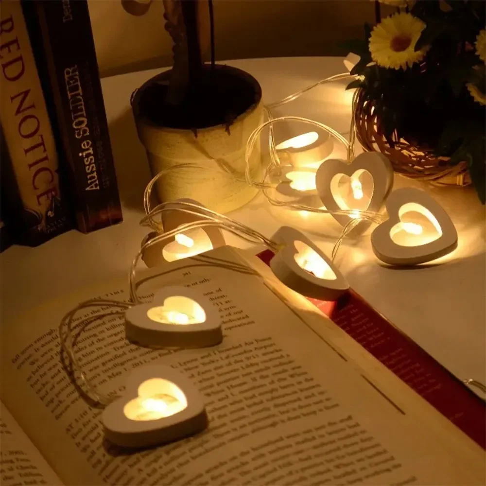 سلسلة أضواء LED على شكل قلب - أضواء خرافية رومانسية لغرفة النوم وديكور عيد الحب وغرفة الأطفال (تصميم بلاستيكي مدمج)