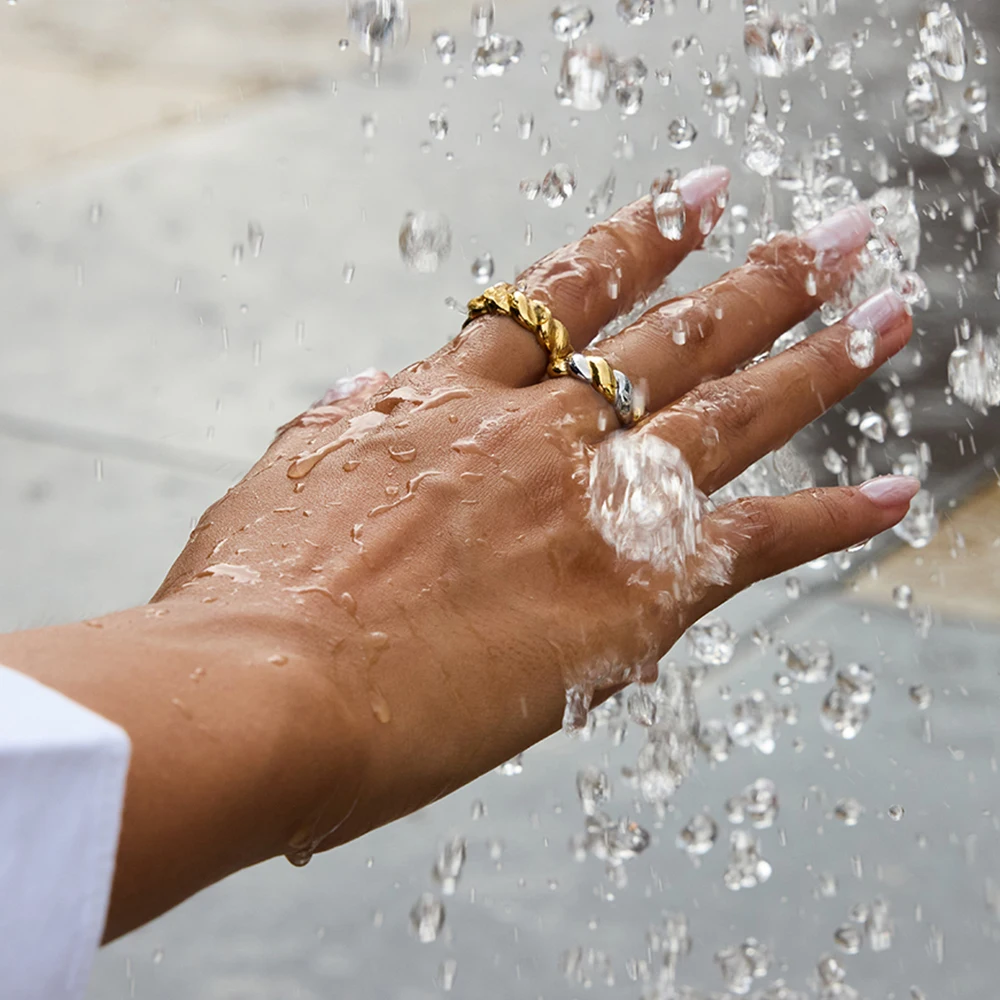 

AIKOER Minimalist 18K Gold Color Stainless Steel Two Color Thread Fried Dough Twists Textured Ring Foldable Ladies Jewelry Party