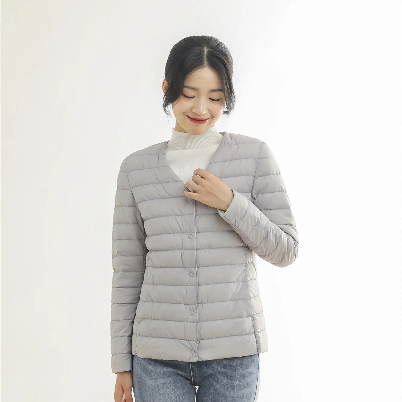 2025 Women's New Lightweight Down Jacket Women's Hoodie Autumn/Winter New Short Style 90 White Duck Down Coat Versatile and Simp