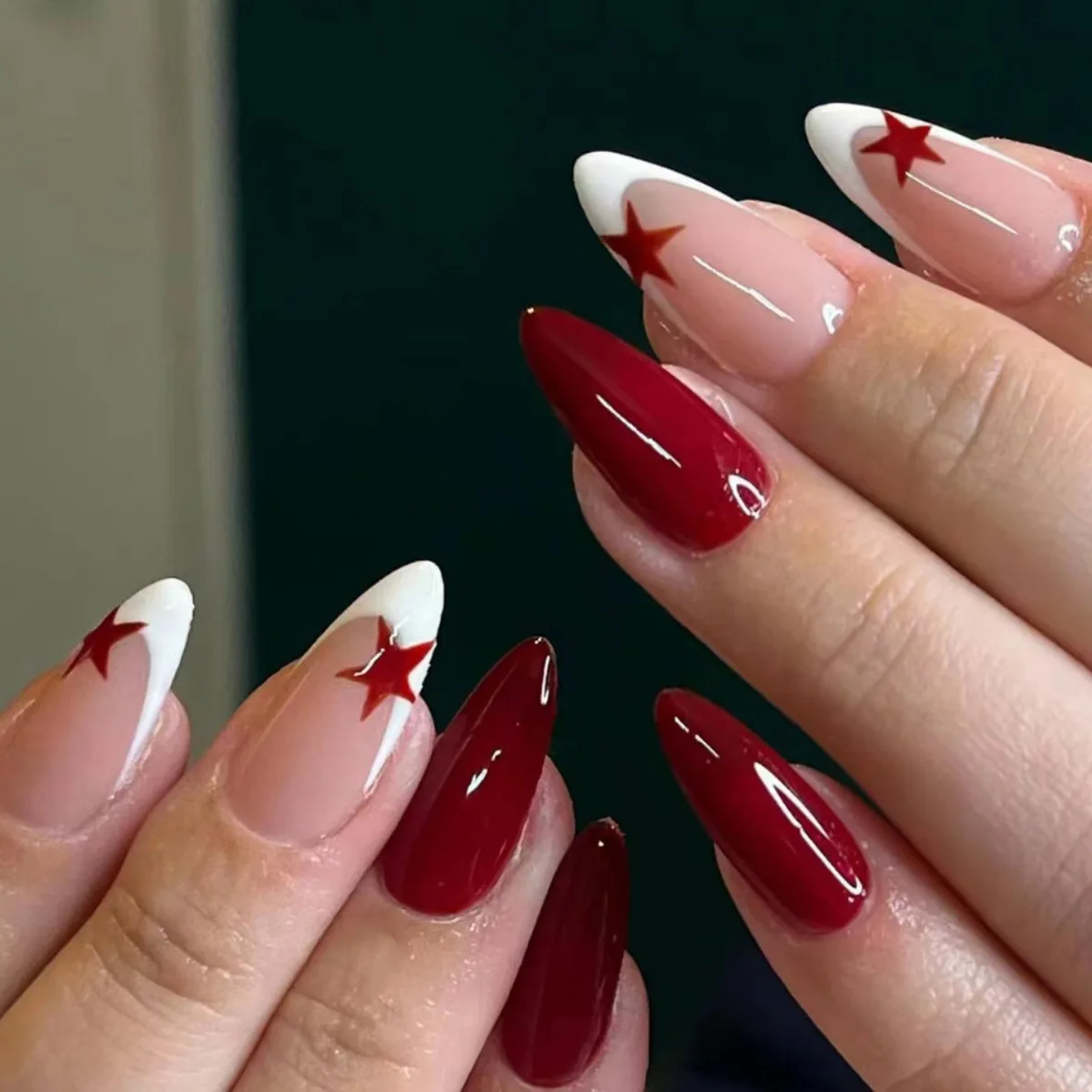 Francuskie sztuczne paznokcie Czerwona pięcioramienna gwiazda Sztuczne paznokcie Pełne pokrycie Tipsy y2k Nail Art Migdałowe sztuczne paznokcie