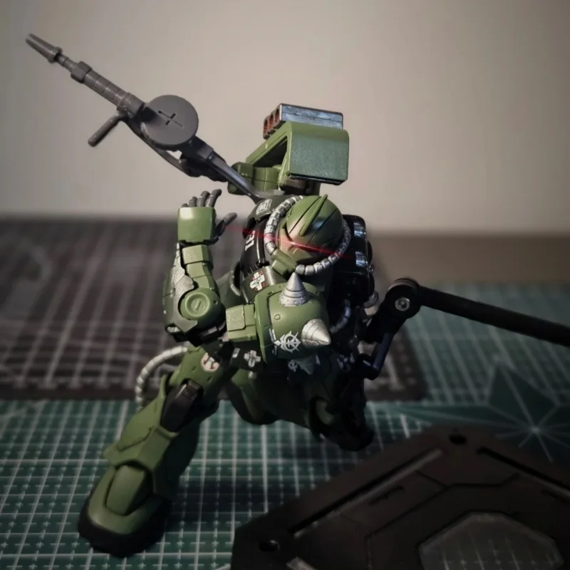 Bandai en Stock figura de Anime Hg 1/144 Zaku Ii tipo C-6/R6 modelo de montaje juguetes de acción coleccionar regalo para niños juguete decorativo