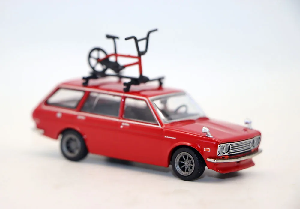 Nieuwe TW 1:64 Datsun Bluebird 510 Wagon met Fiets Diecast Legering Speelgoed Auto Simulatie Model Voor Collection gift