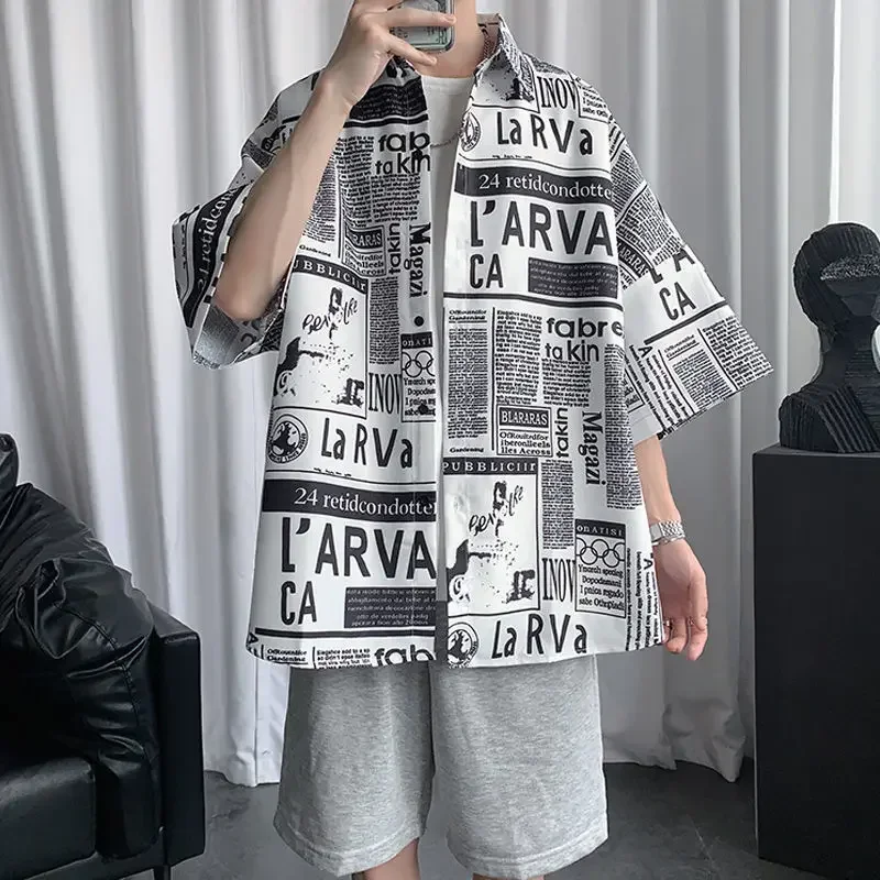 2025 Newspaper Print Shirt Men\'s Japanese Loose Half Sleeve Blouses Summer Casual Stand Collar Tops for Teen Boys