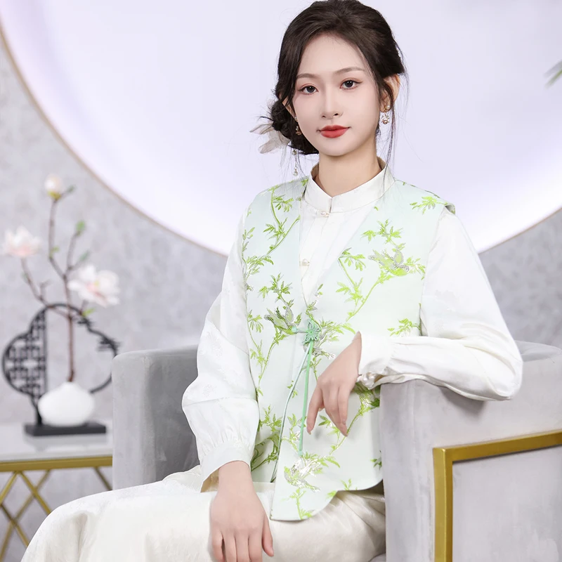 

Новая китайская жилетка 2025 года, осенняя, в стиле ретро, свободного кроя, женская верхняя одежда на пуговицах, в стиле кэжуал, для повседневной носки, с цветочным узором в стиле бохо.