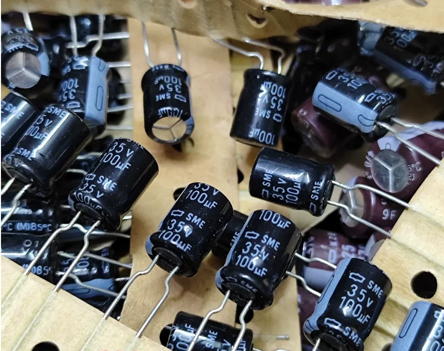 30pcs/lot Japanese original NIPPON 35V 100UF SME 8X12mm aluminum electrolytic capacitors free shipping