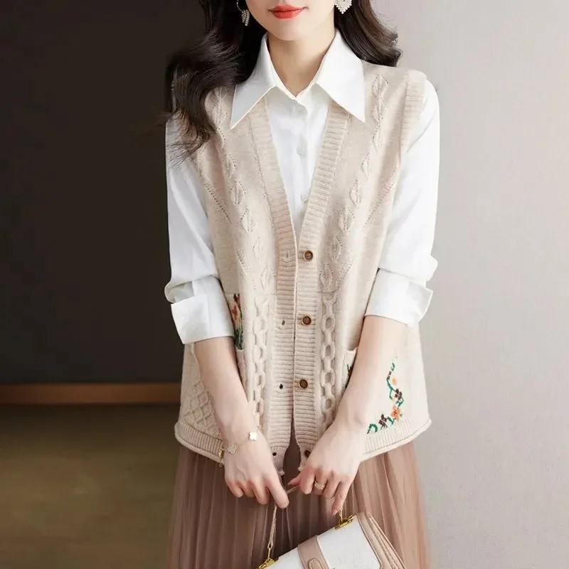 

2026 Autumn New Embroidered Vest Vest Knitted Women's Spring and Autumn Layered Vest Sweater