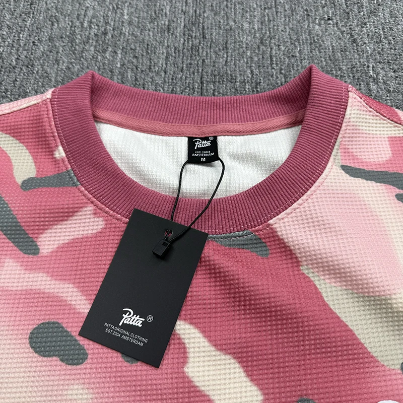 

Футболка PATTA с длинным рукавом и круглым вырезом, камуфляжный принт с маленьким логотипом, унисекс, новая коллекция Осень/Зима 2026, универсальная модель