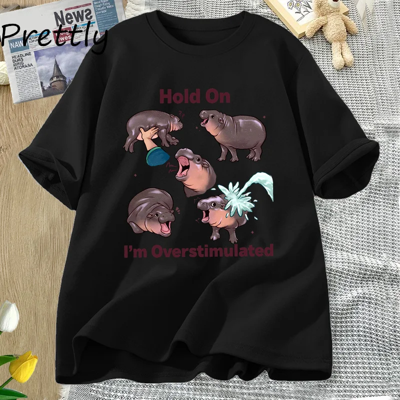 Moo Deng T Shirt Hold on I'm Overstimulated T-Shirt Hippo Cute Moo Deng Tee Shirt Harajuku Cotton Short Sleeve Women's Clothes