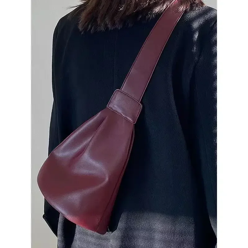 여자 가슴 가방 PU 버킷 패션 캐주얼 단색 지퍼 소프트 어깨 가방 Crossbody 간단한 여성 가방 유로 아메리카 스타일