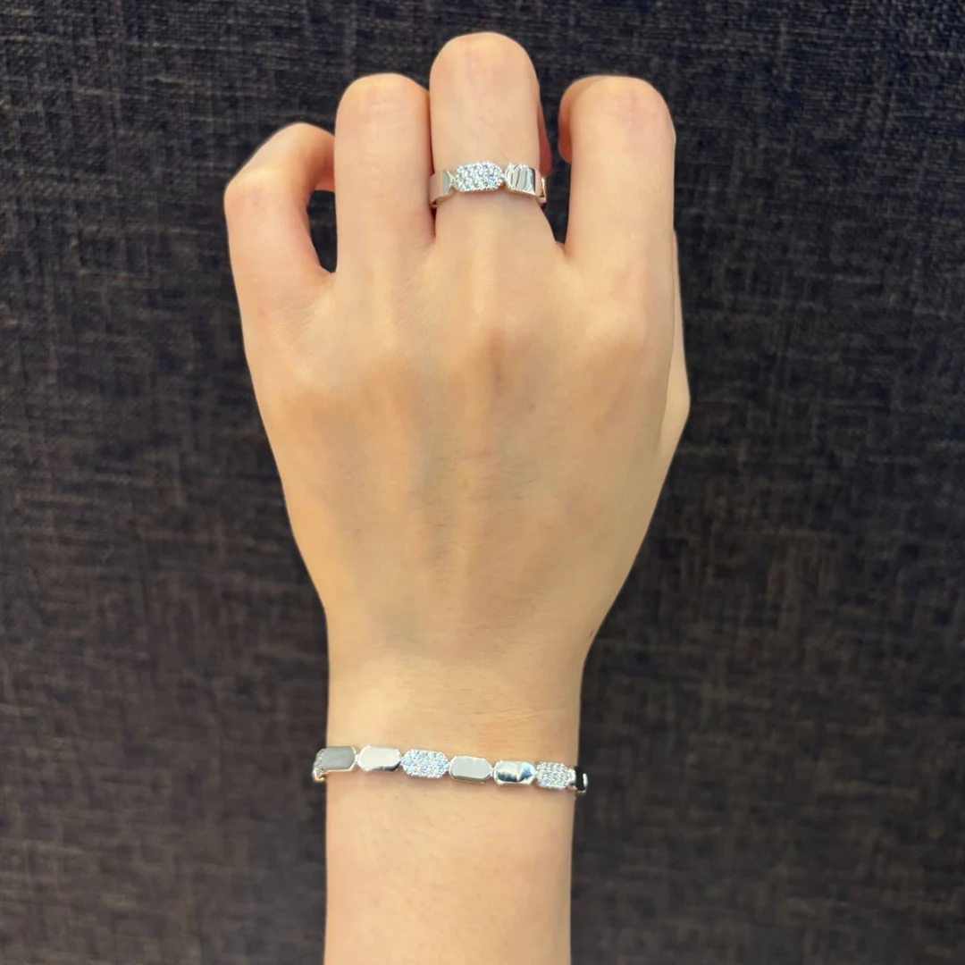 

Новая модель — это геометрический браслет и кольцо с элементами сотовой структуры, разработанные специально для женских геометрических украшений.