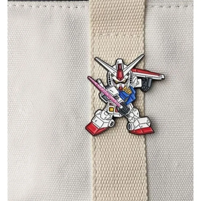 المحارب RX-78 Gundam مضيئة بروش أنيمي عمل الشكل المحمول الكرتون شارة الملابس على ظهره اكسسوارات الديكور هدايا الاطفال
