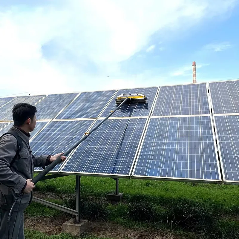 Pulitore elettrico per pannelli solari ad alta efficienza con asta telescopica 3,5 m 5,5 m 7,5 m e spazzola a rullo