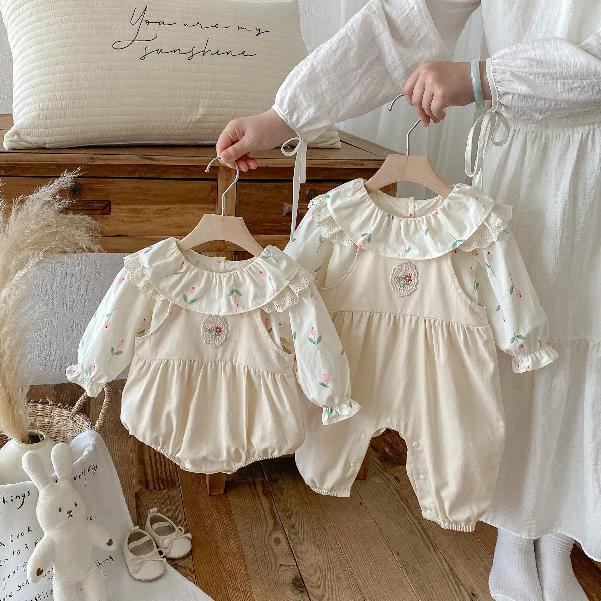 

2025 Autumn New 0-3Y Baby Girl Korean Floral Ruffle Top Lace Suspender Pants Triangle Romper 95% Cotton A-Class Kids Clothes