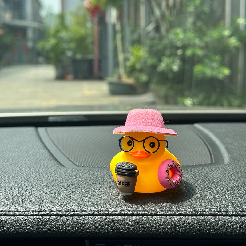 Рисунок 6 - Резиновая утка для автомобиля