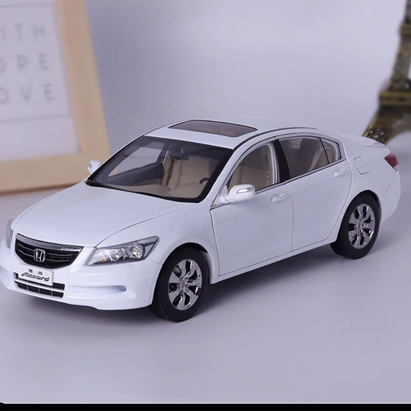 Diecast 1:18 Scale Accord 8.5 Generation Simulation Alloy Car Model Collectible Toy Gift Souvenir Display Ornaments