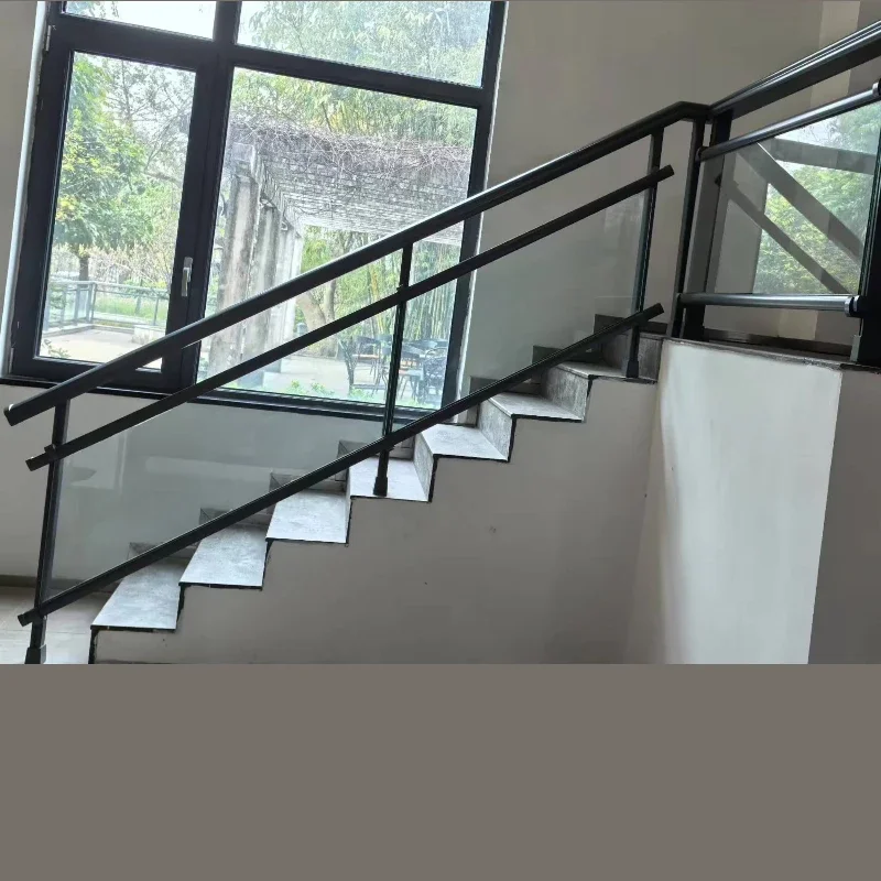 Corrimão de vidro temperado de segurança para varanda, banheiro, pátio de villa e shopping, em alumínio moderno, resistente às intempéries, com vidro duplo fixo.