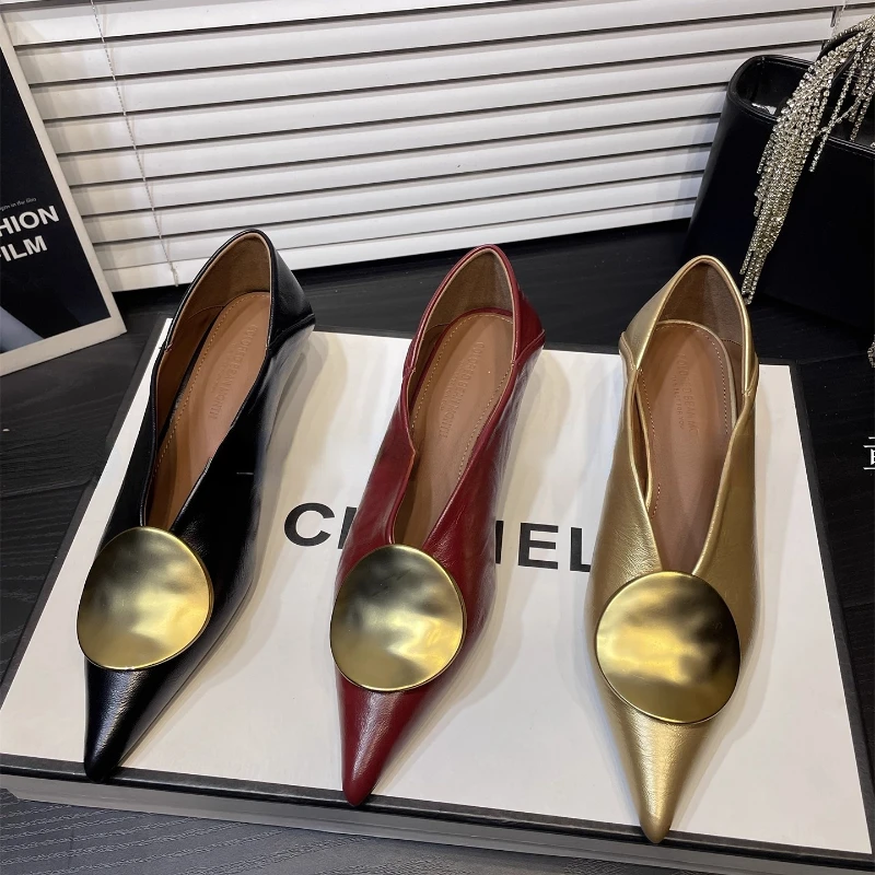 Nuevos zapatos de corte bajo para mujer, moda de primavera y otoño, zapatos informales decorativos de Metal, cómodos, ligeros y resistentes al desgaste.