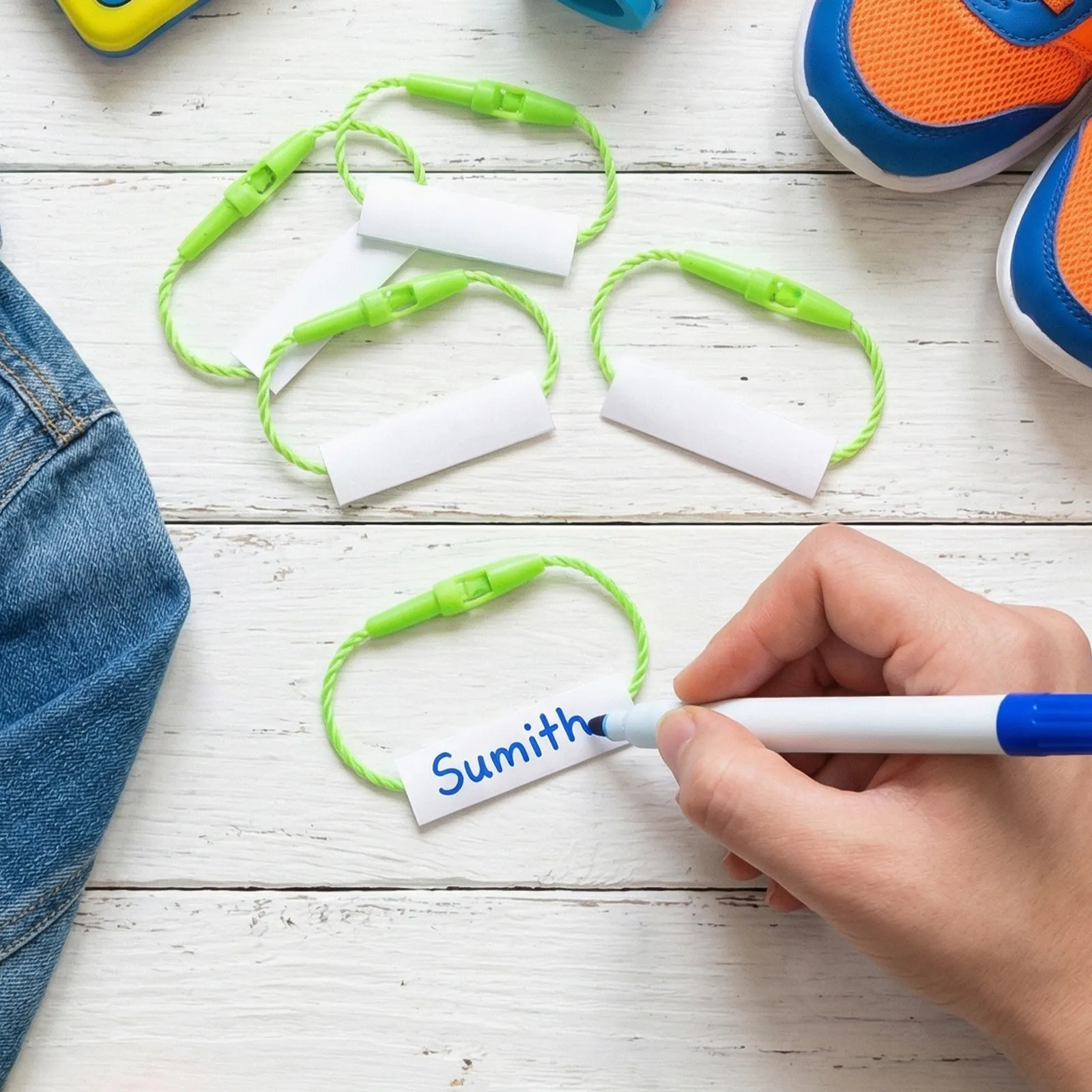 

20pcs Waterproof Shoes Tags Colorful Daycare Labels with Rope Plastic Labels Blank Writable Name Tags for Clothes School Bags