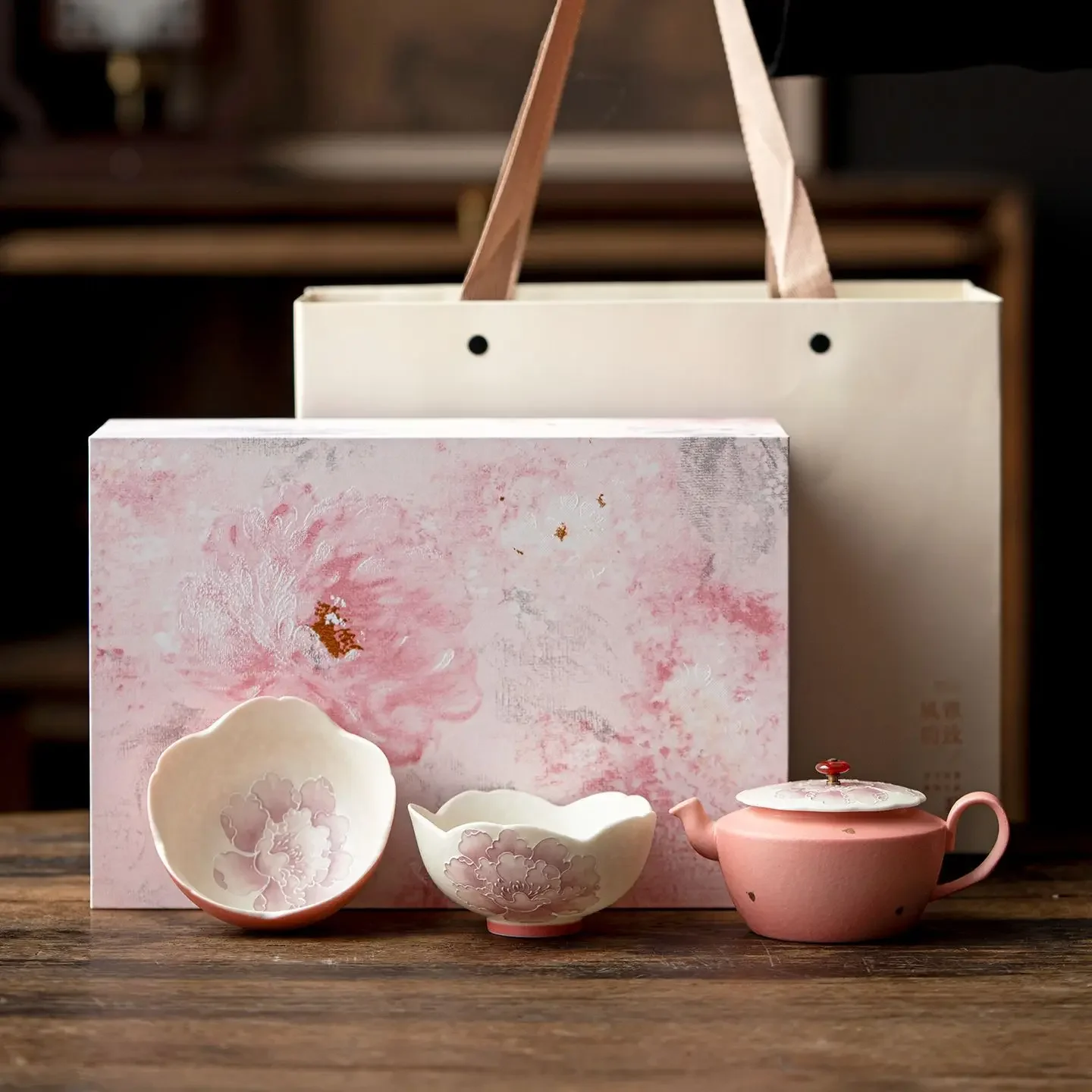 Pink Underglaze Hand-painted Pot and Two Cups Ceramic Master Cup Tea Set Gift Box for Best Friends as Souvenirs Unique Teapot