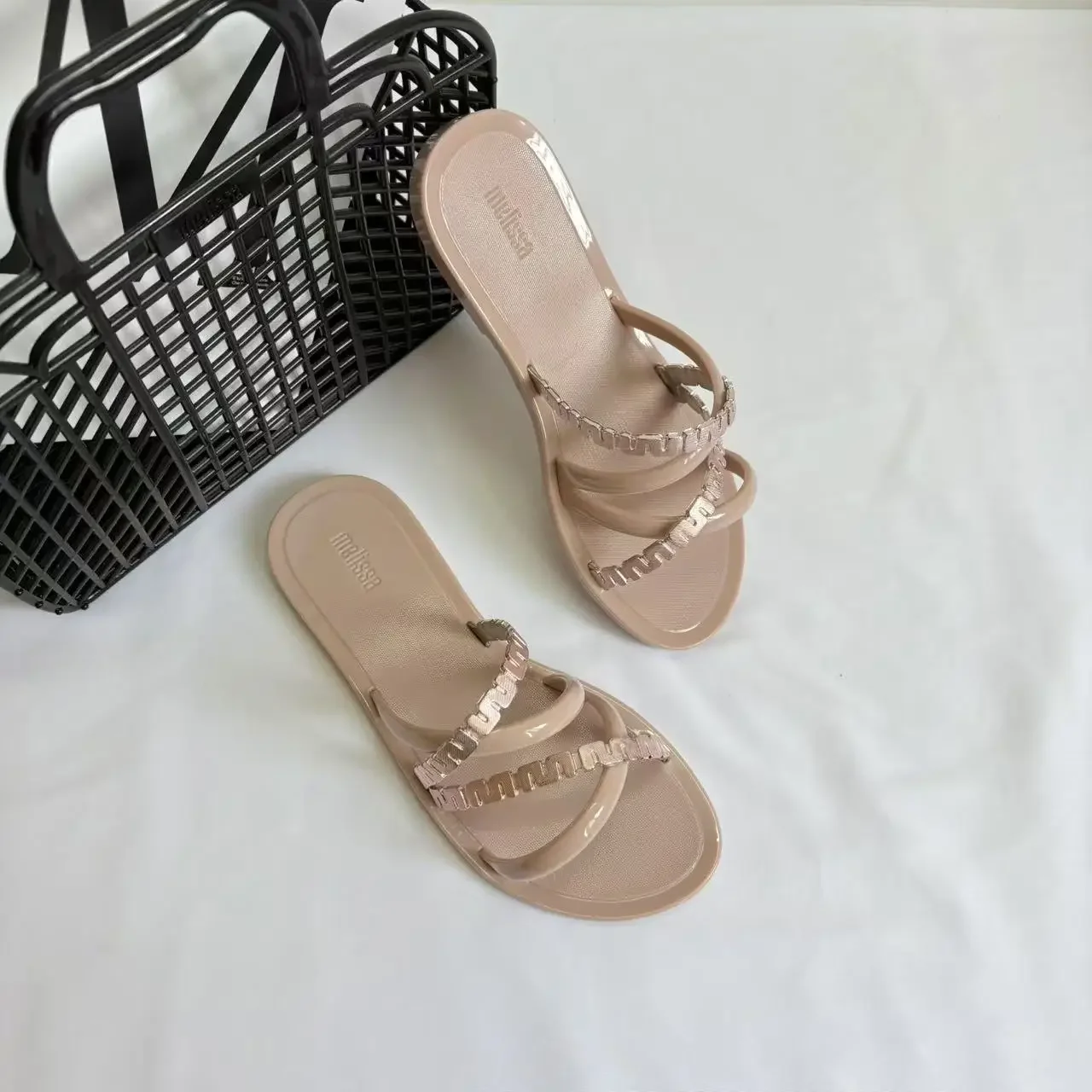 صنادل نسائية مسطحة من ميليسا لصيف 2025 شباشب عصرية من مادة PVC سهلة الارتداء ملابس داخلية وخارجية مريحة #5