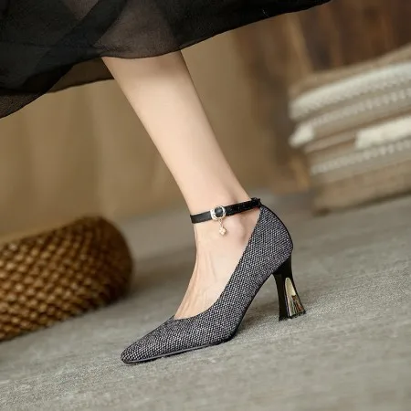 Scarpe con tacco alto Oversize di grandi dimensioni di grandi dimensioni scarpe con tacco spesso a punta design superiore lucido banchetto di moda matrimonio